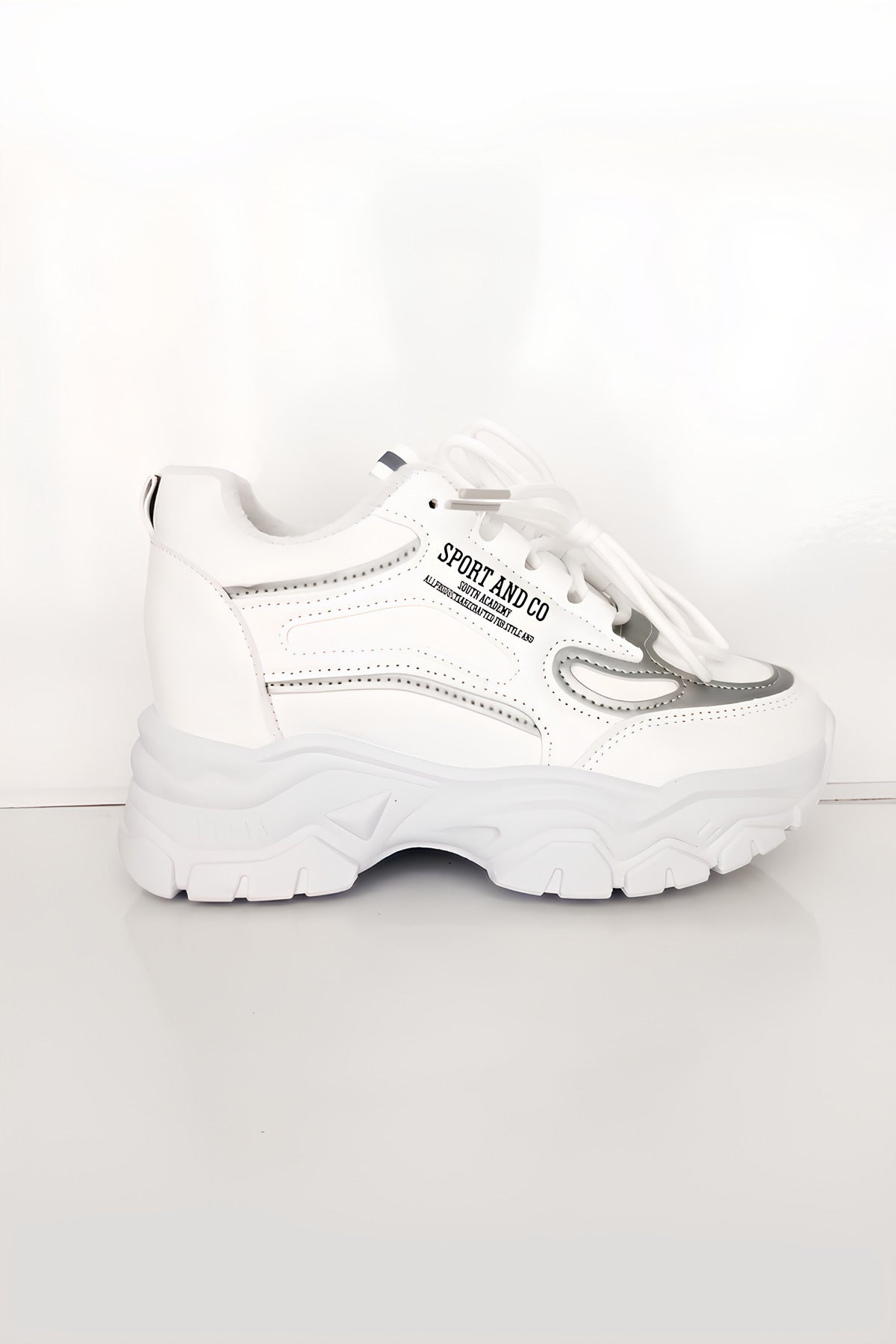 Kadın Beyaz Gri Detaylı Kalın Taban Spor Ayakkabı - Şık ve Rahat Sneaker