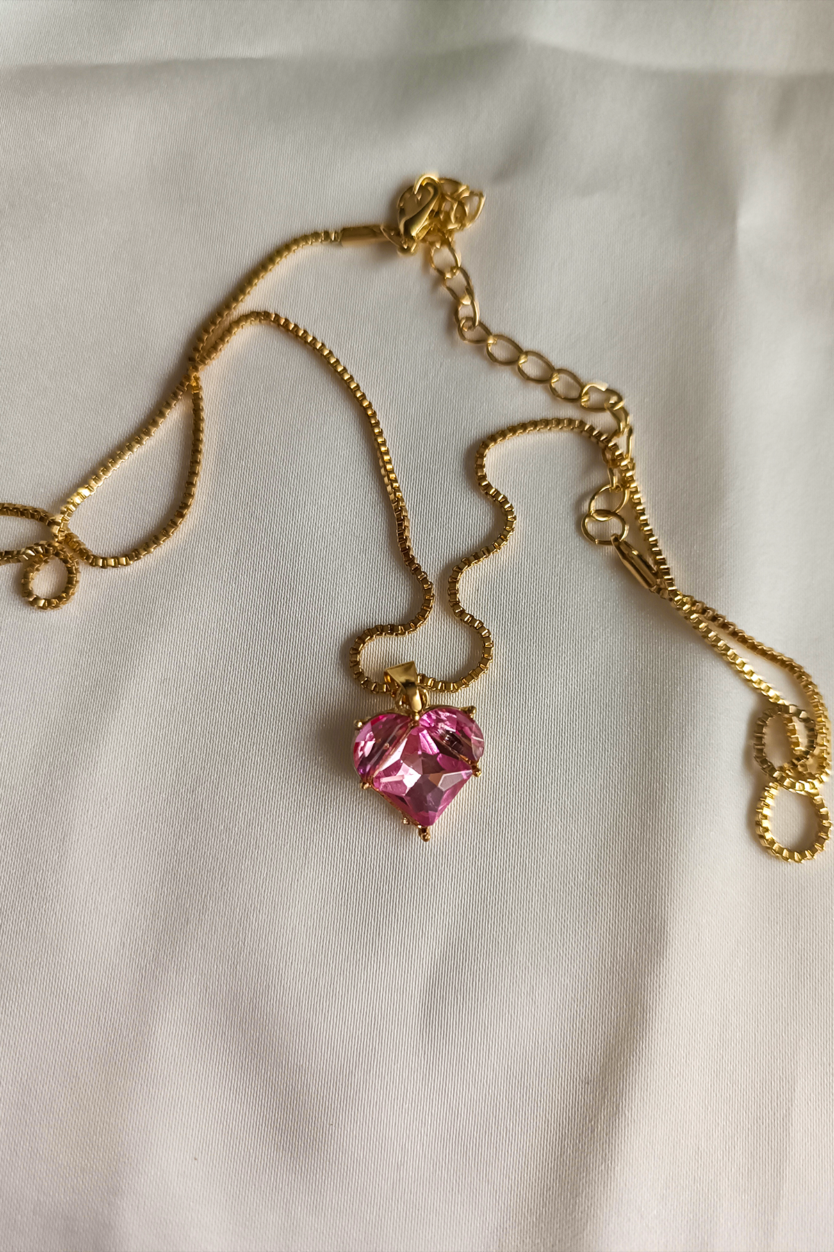 Pembe Kalpli Zarif Çelik Kolye