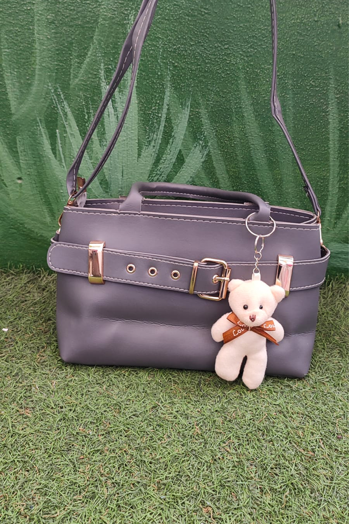 Peluş Ayı Charmlı Kadın Omuz Çantası – Gri Deri & Peluş Ayıcık Detaylı