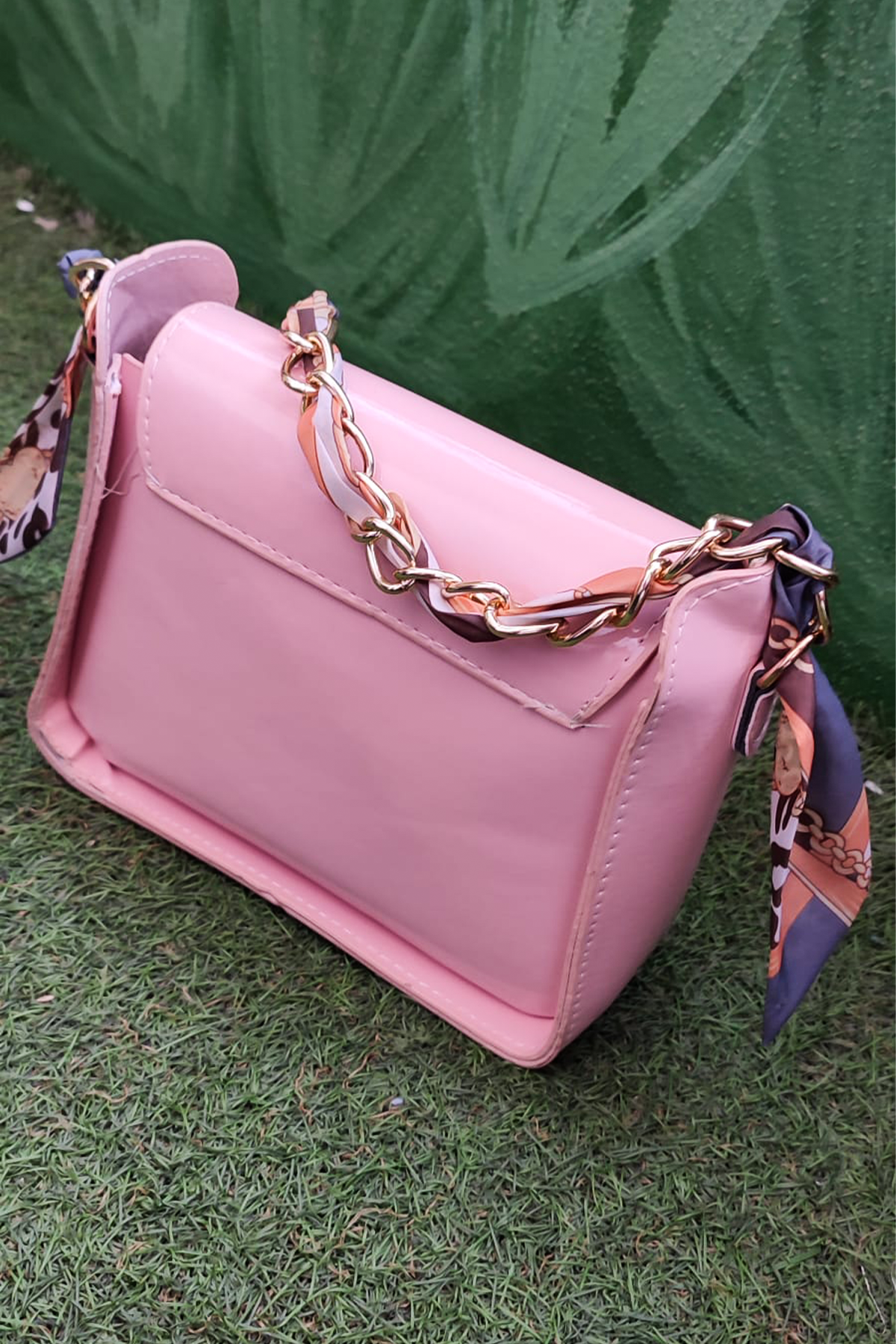 Zincir Askılı Parlak Deri Pudra Pembe Kadın Omuz Çantası - Şık Mini Model