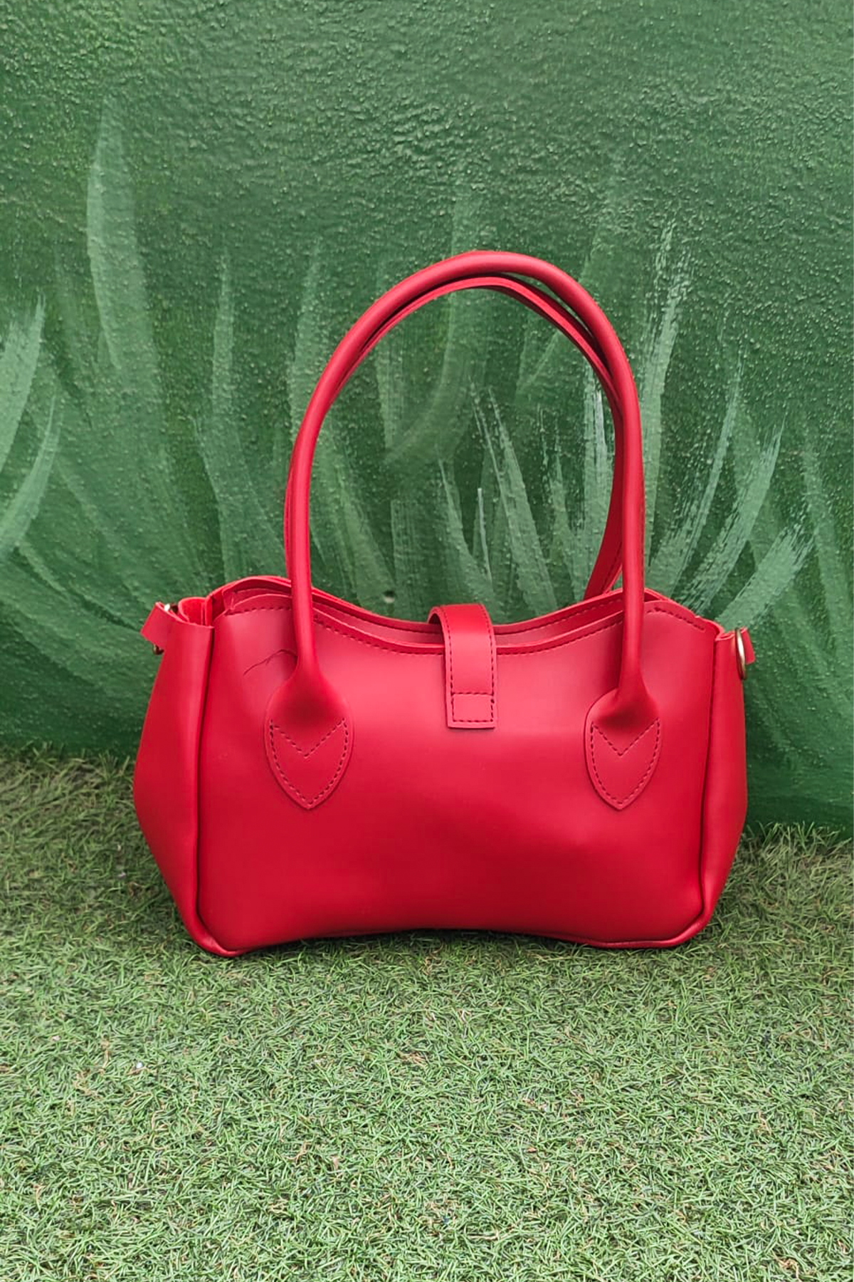 Peluş Ayıcık Charm Kadın Omuz Çantası – Kırmızı Renk & Peluş Ayıcık Detaylı Kadın Çanta