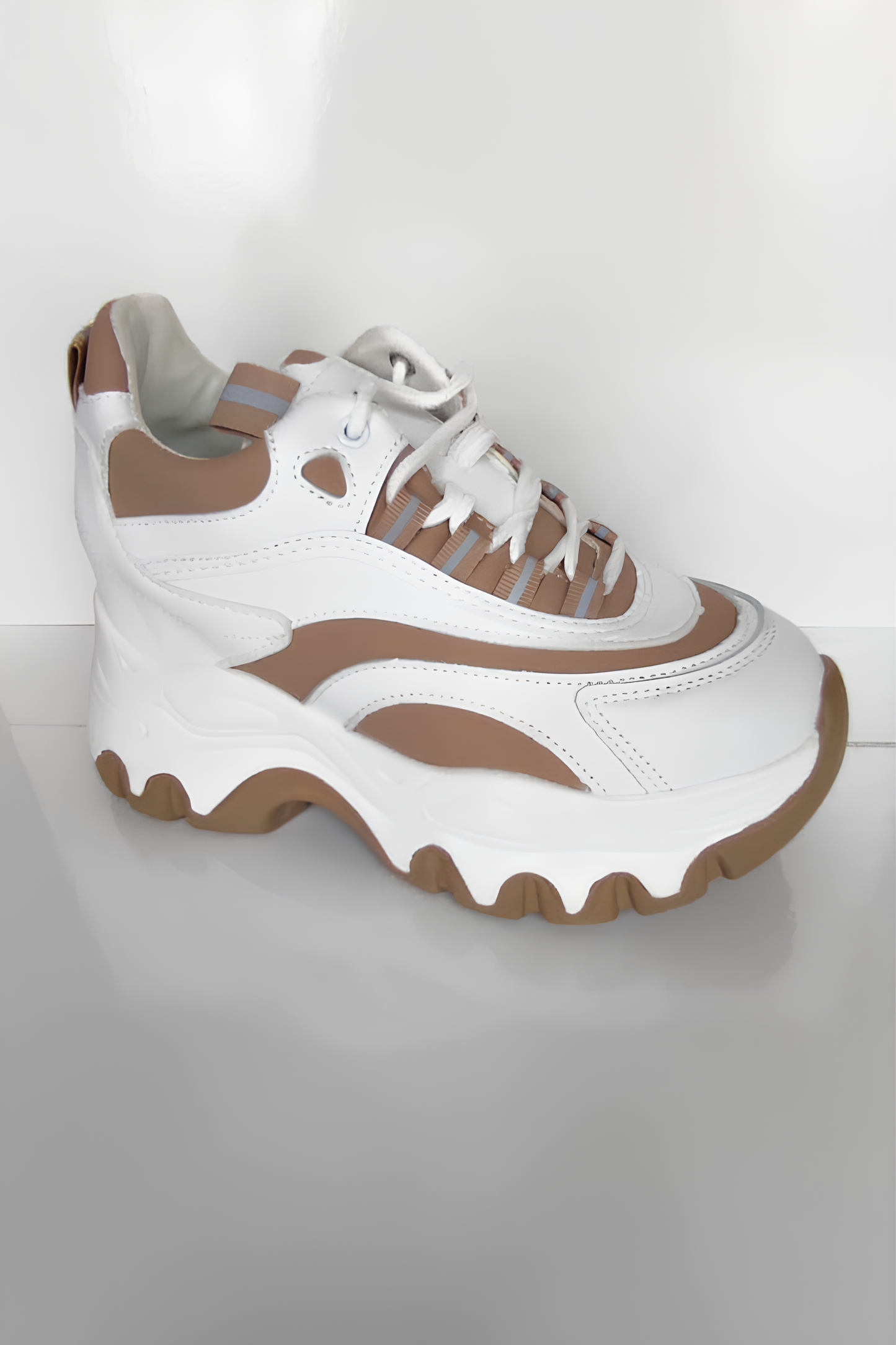 Beyaz Taba Kalın Taban Spor Ayakkabı – Şık ve Rahat Sneaker, Yürüyüş Ayakkabısı