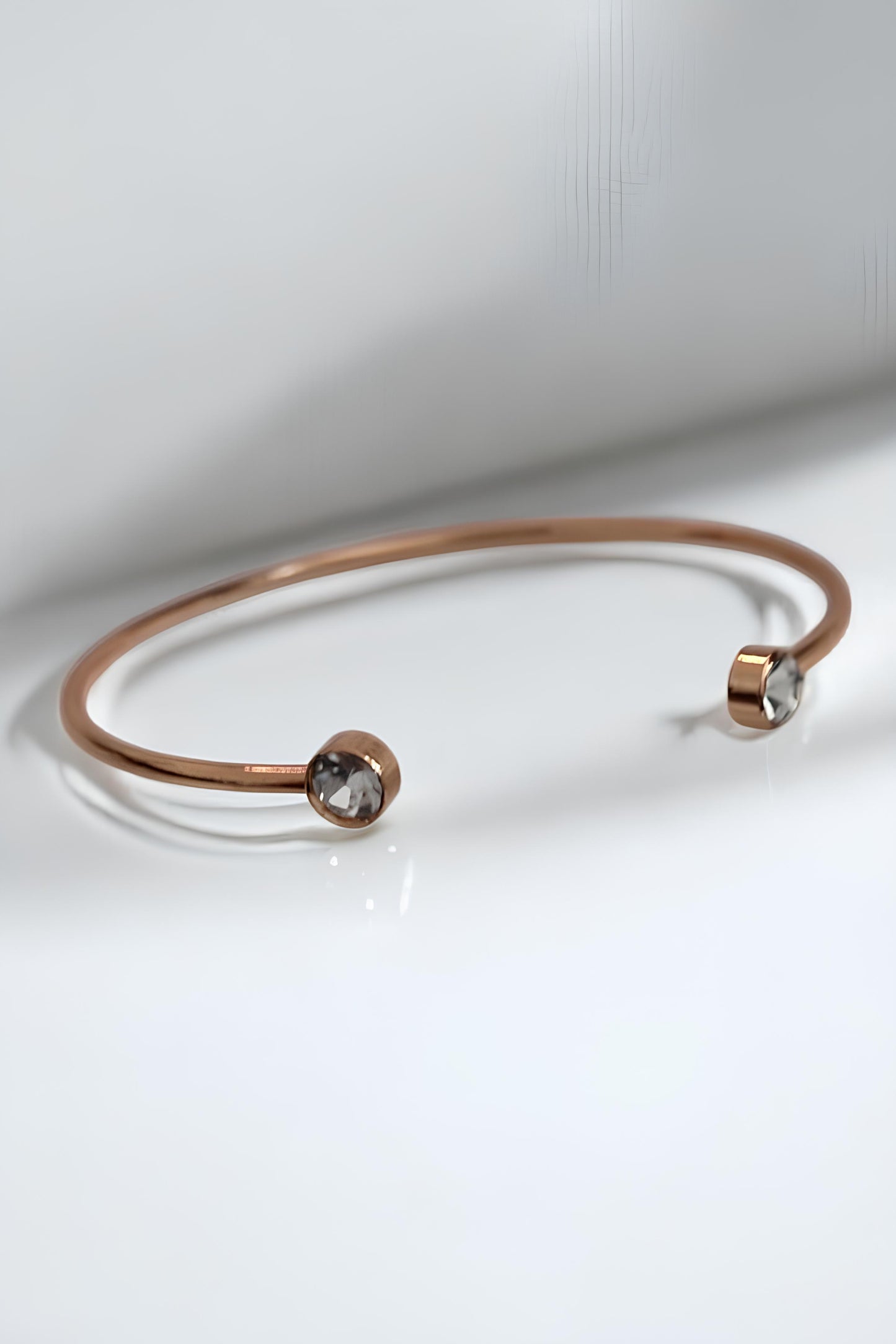 Pembe Renk Kadın Saat ve Takı Seti – Şık Kolye, Bileklik ve Bilezik Kombini