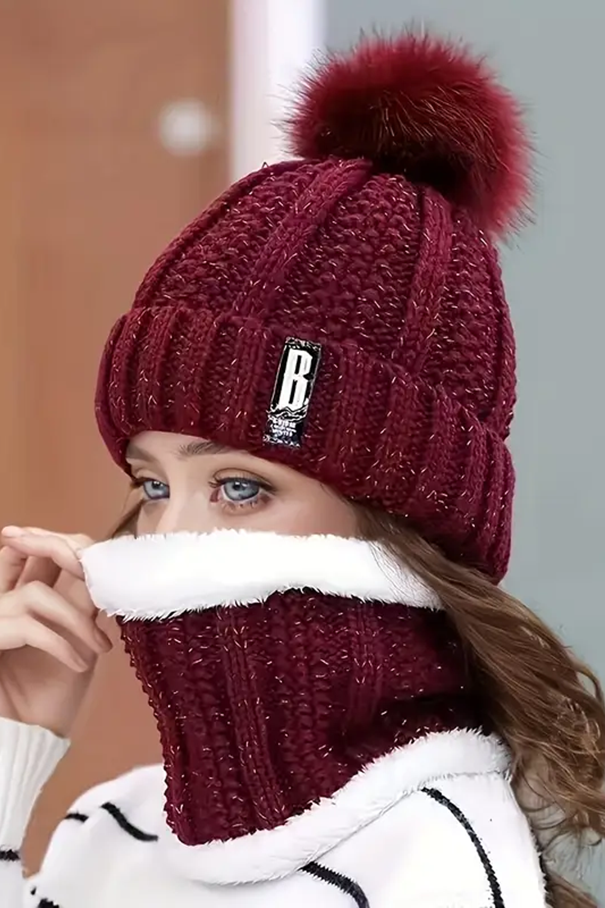 Şarap Kırmızısı Bere ve Atkı Seti - Şıklığı ve Sıcaklığı Bir Arada Sunan Kış Aksesuarı Kırmızı