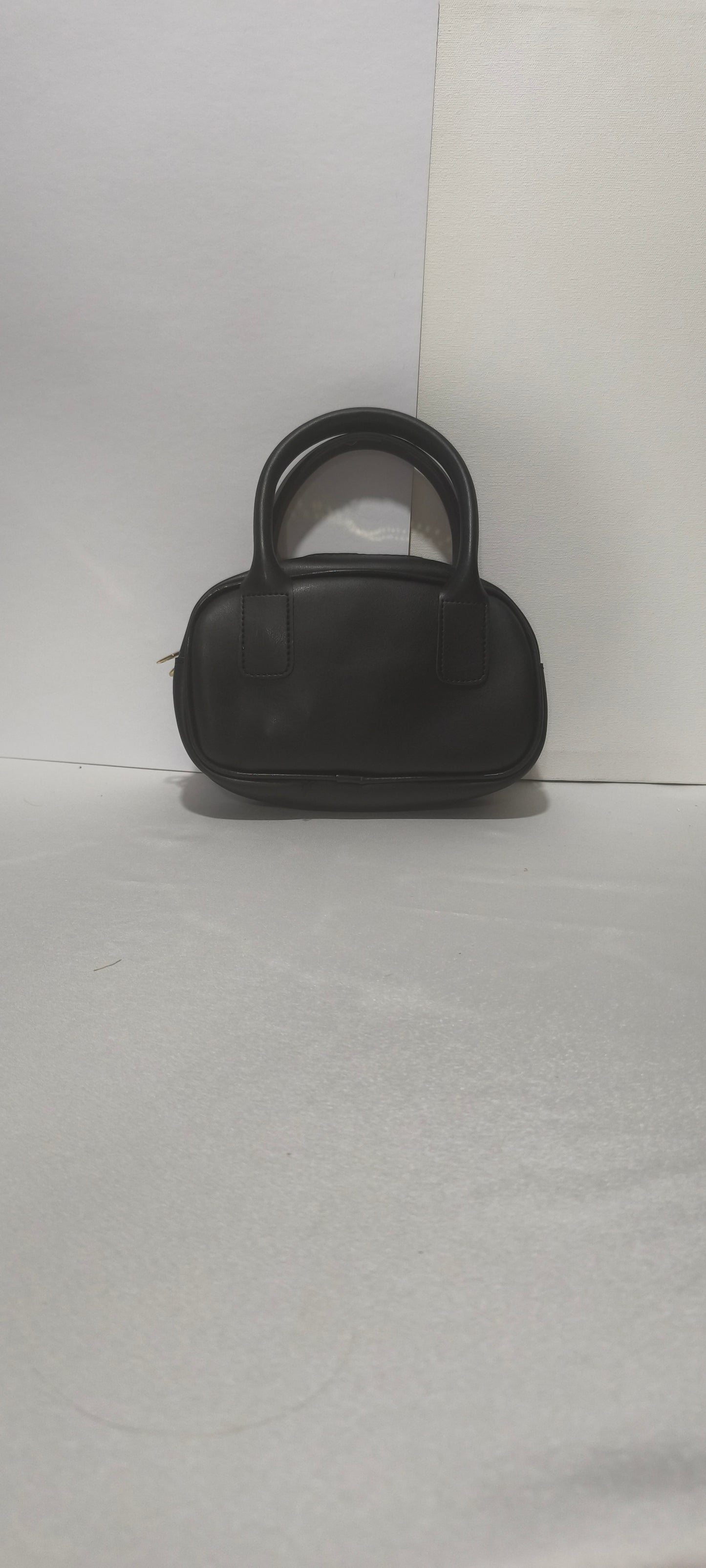 Siyah Renk Mini Kadın Kol / El / Omuz Çantası - Altın Tokalı Şık Tasarım