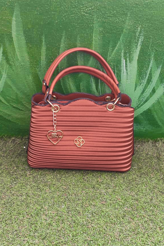 Modern Dalga Desenli Taba Renk Kadın El ve Omuz Çantası – Altın Kalp Aksesuarlı