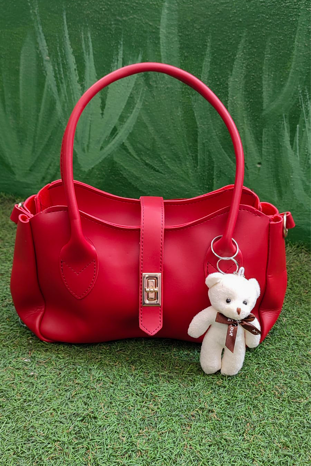 Peluş Ayıcık Charm Kadın Omuz Çantası – Kırmızı Renk & Peluş Ayıcık Detaylı Kadın Çanta