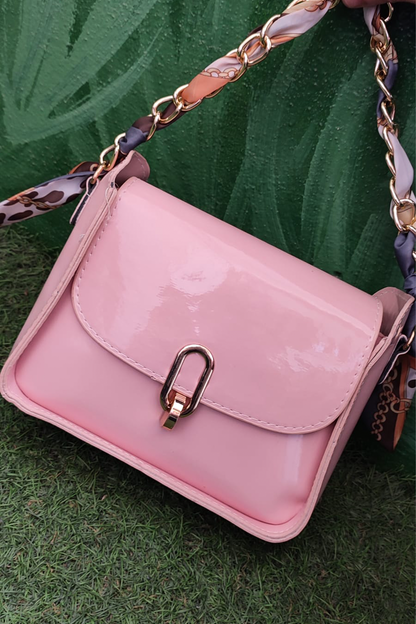 Zincir Askılı Parlak Deri Pudra Pembe Kadın Omuz Çantası - Şık Mini Model