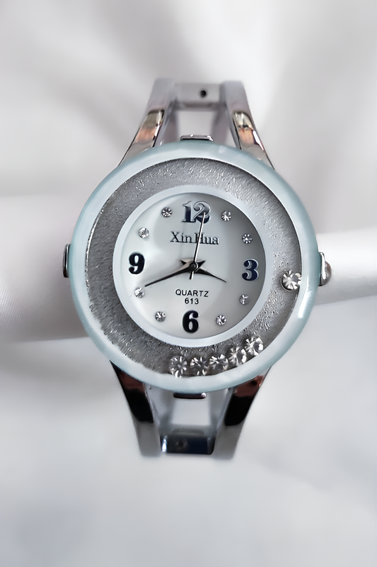 Kadınlar İçin Çelik Hem Saat Hem Bileklik (AYARLANABİLİR)