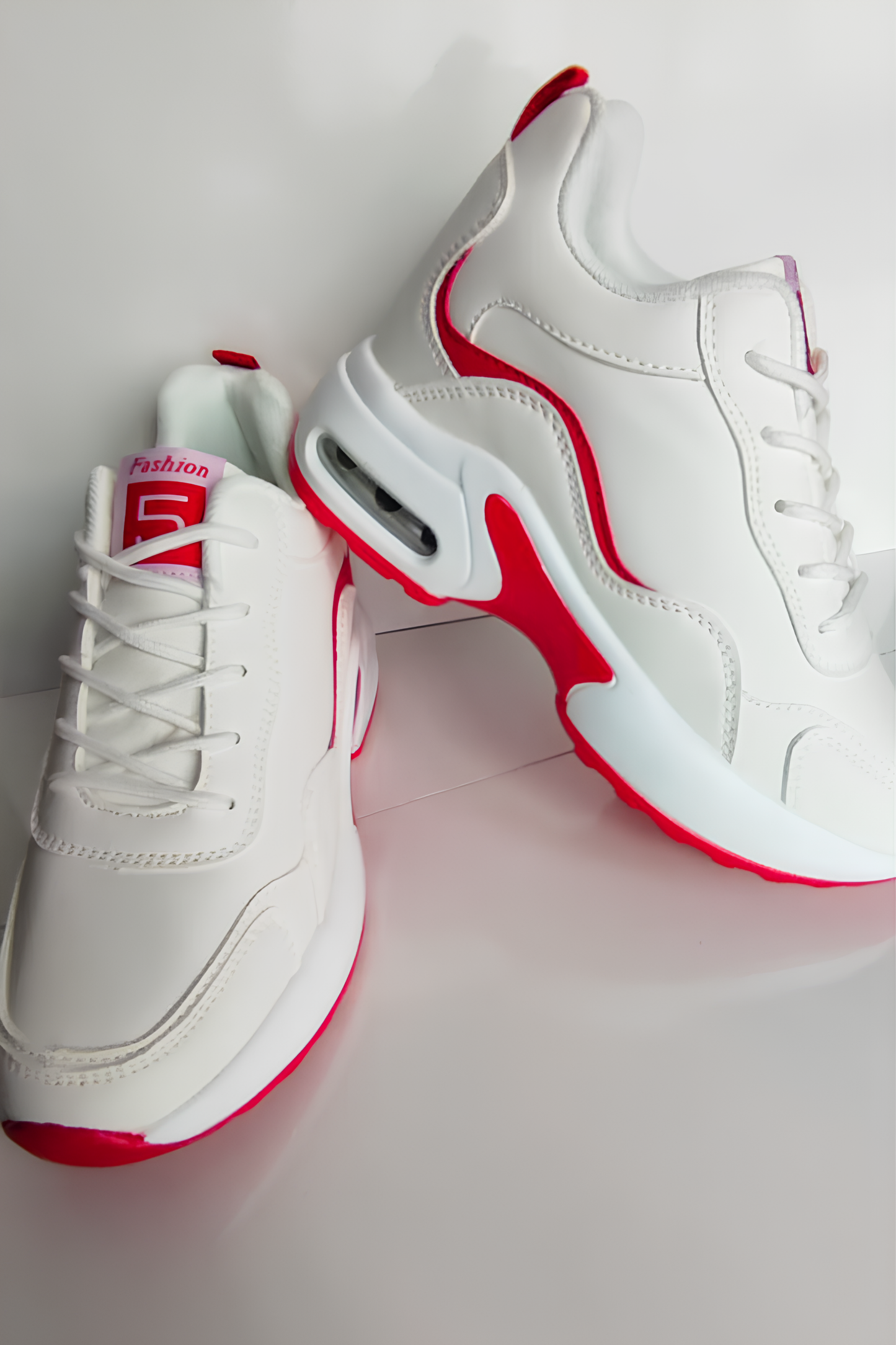 Unisex Beyaz Kırmızı Spor Ayakkabı – Konforlu ve Şık