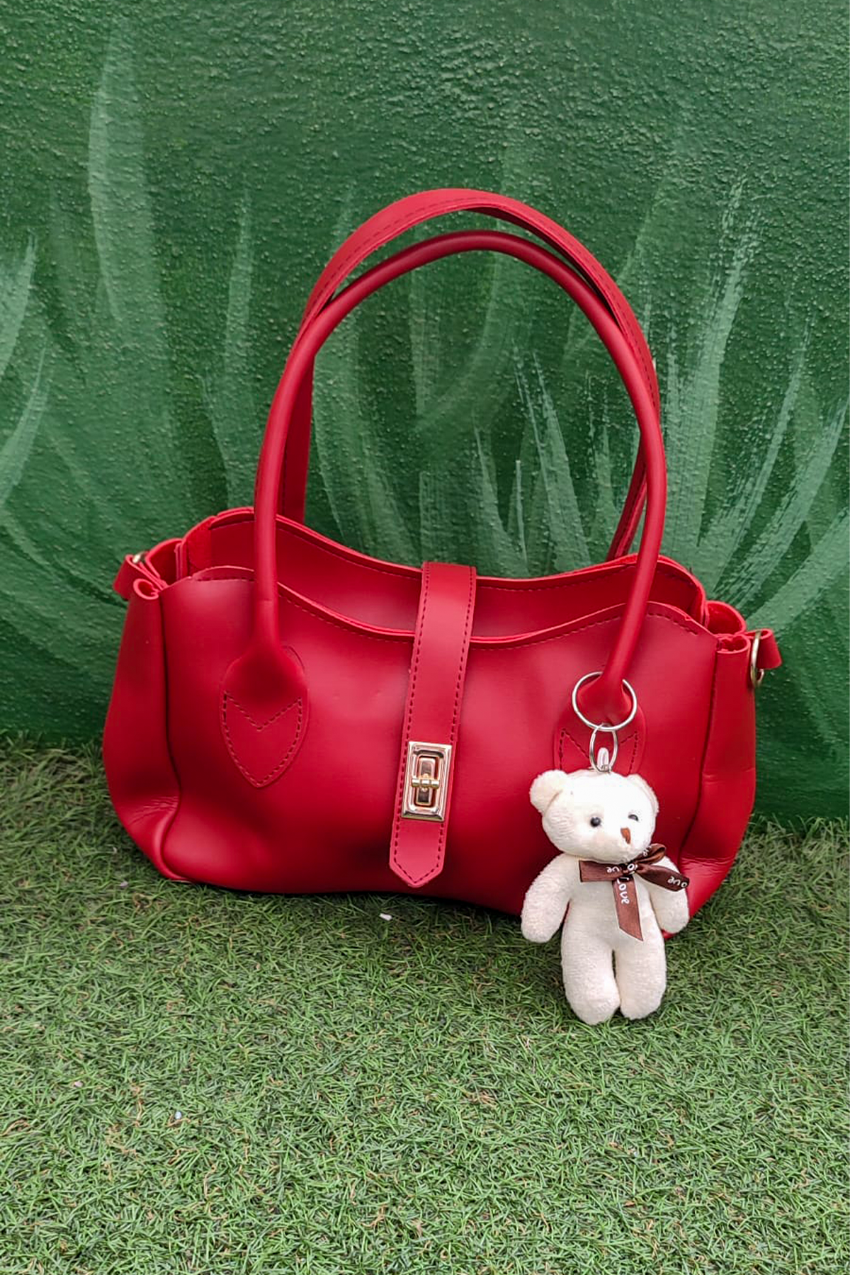 Peluş Ayıcık Charm Kadın Omuz Çantası – Kırmızı Renk & Peluş Ayıcık Detaylı Kadın Çanta