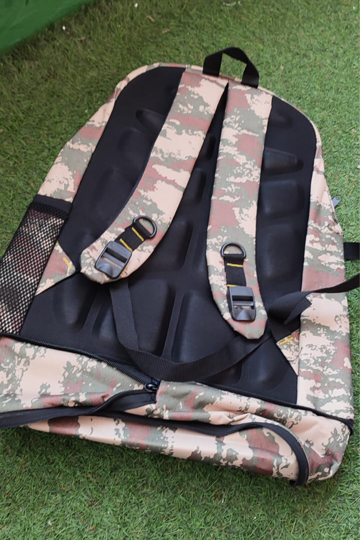 Outdoor Askeri Kamuflaj Sırt Çantası - Su Geçirmez, Çok Gözlü, Kamp ve Doğa Yürüyüşü İçin