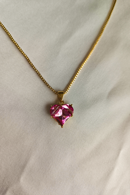 Pembe Kalpli Zarif Çelik Kolye