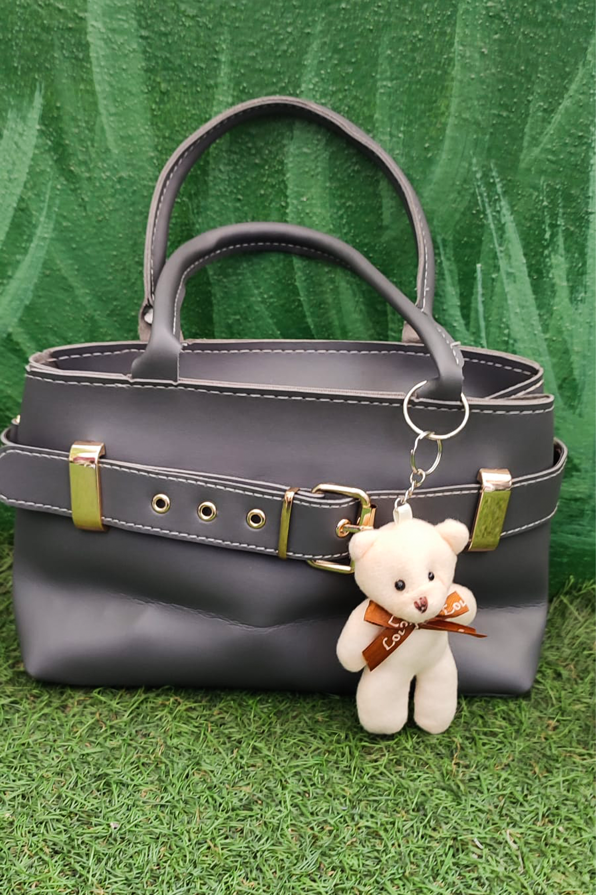 Peluş Ayı Charmlı Kadın Omuz Çantası – Gri Deri & Peluş Ayıcık Detaylı