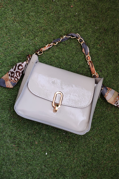 Zincir Askılı Kadın Parlak Gri Omuz Çantası – Şık Günlük & Gece Kullanım