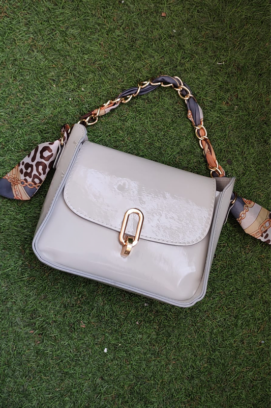 Zincir Askılı Kadın Parlak Gri Omuz Çantası – Şık Günlük & Gece Kullanım