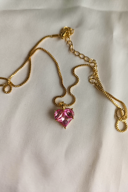 Pembe Kalpli Zarif Çelik Kolye