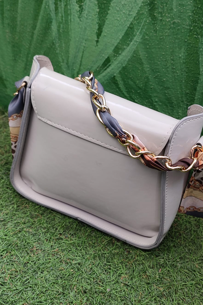 Zincir Askılı Kadın Parlak Gri Omuz Çantası – Şık Günlük & Gece Kullanım