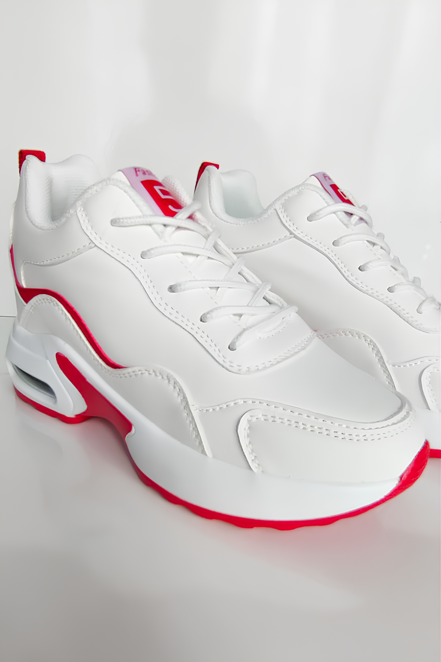 Unisex Beyaz Kırmızı Spor Ayakkabı – Konforlu ve Şık