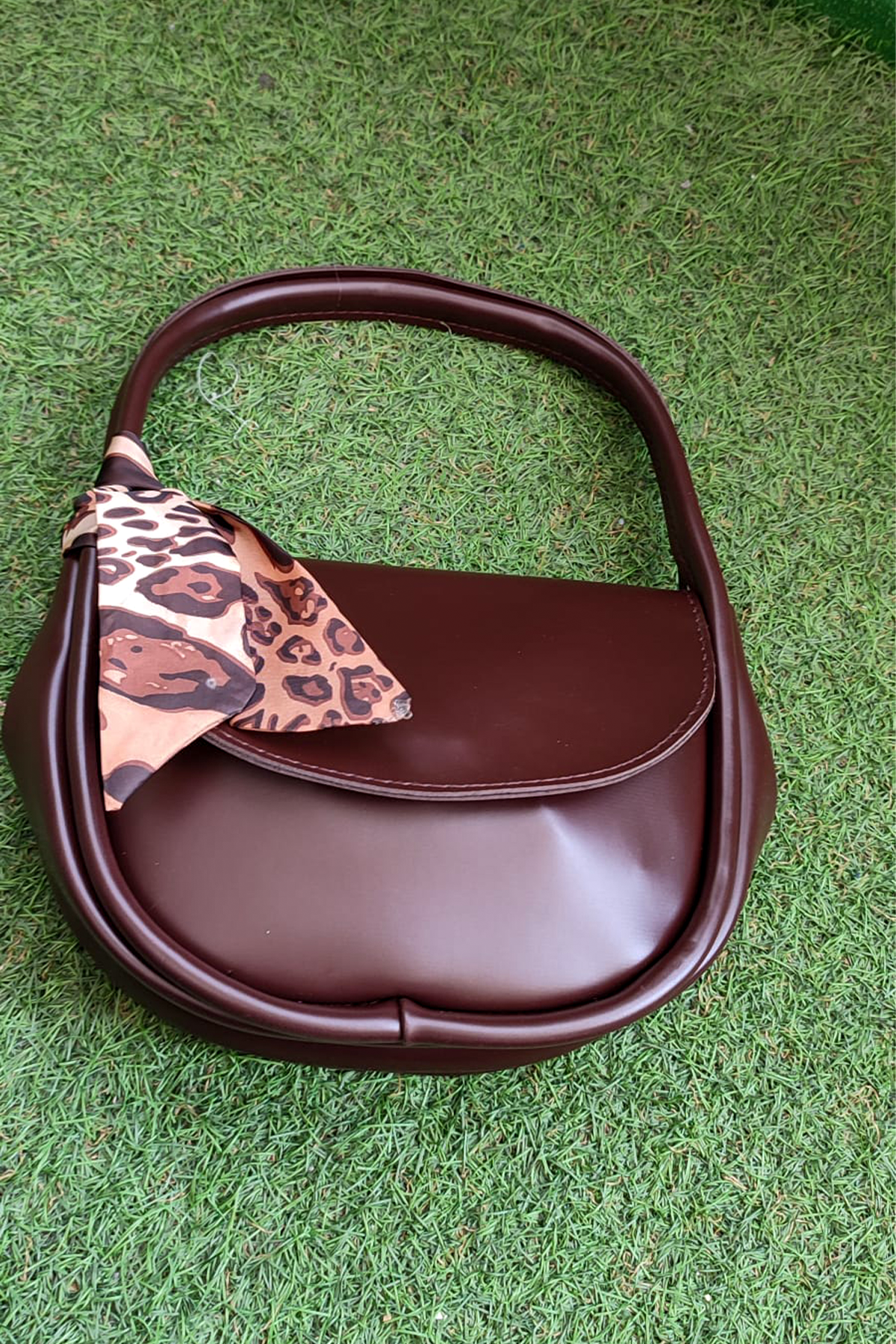 Leopar Detaylı Bordonun Zarafeti Kadın Omuz Çantası - Şık ve Modern Tasarım