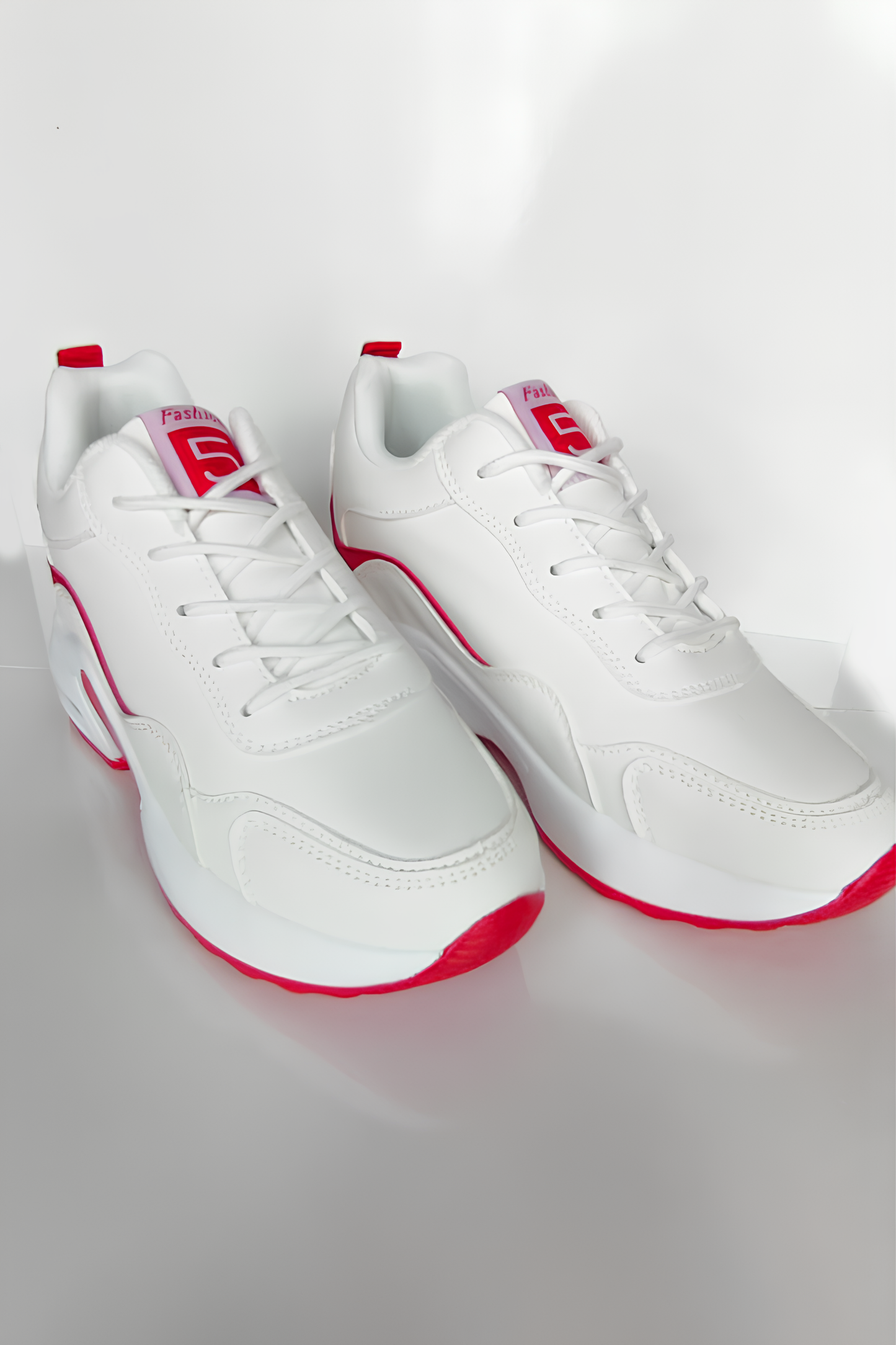 Unisex Beyaz Kırmızı Spor Ayakkabı – Konforlu ve Şık