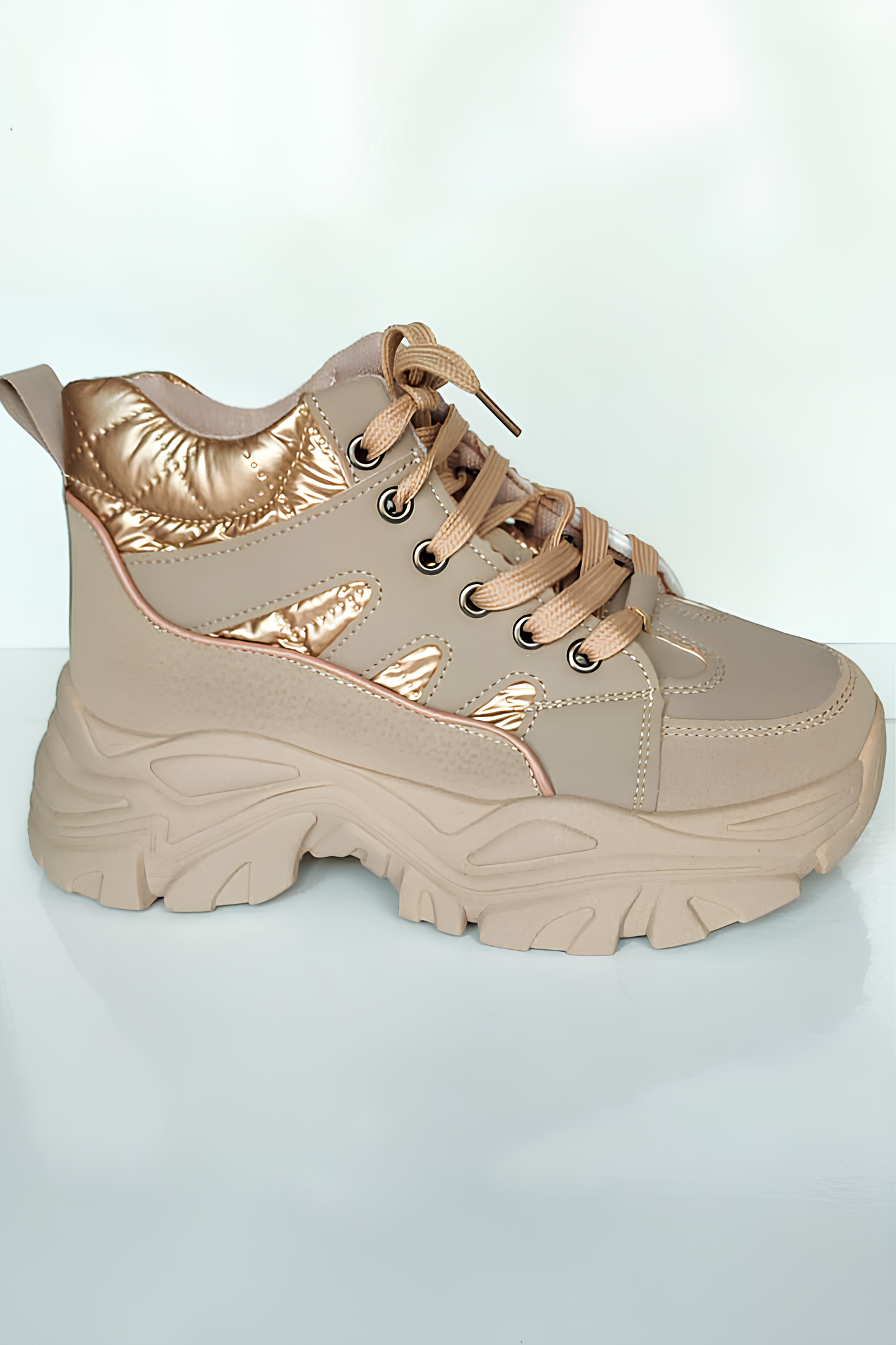 Kadın Kalın Taban Spor Ayakkabı - Bej ve Gold Detaylı Sneaker, Yürüyüş Ayakkabısı