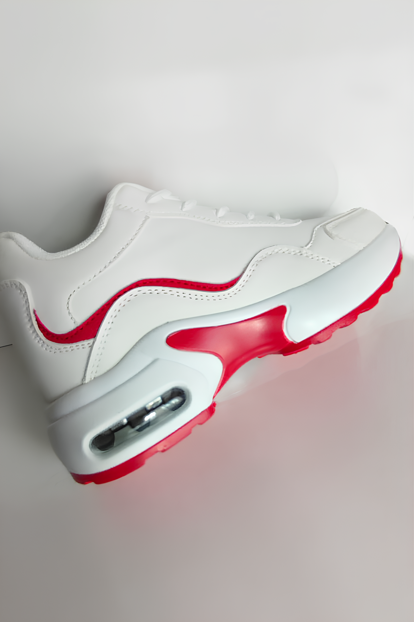 Unisex Beyaz Kırmızı Spor Ayakkabı – Konforlu ve Şık