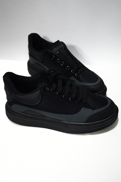 Siyah Kalın Tabanlı Erkek Spor Ayakkabı – Rahat Taban, Günlük ve Şehir Stiline Uygun