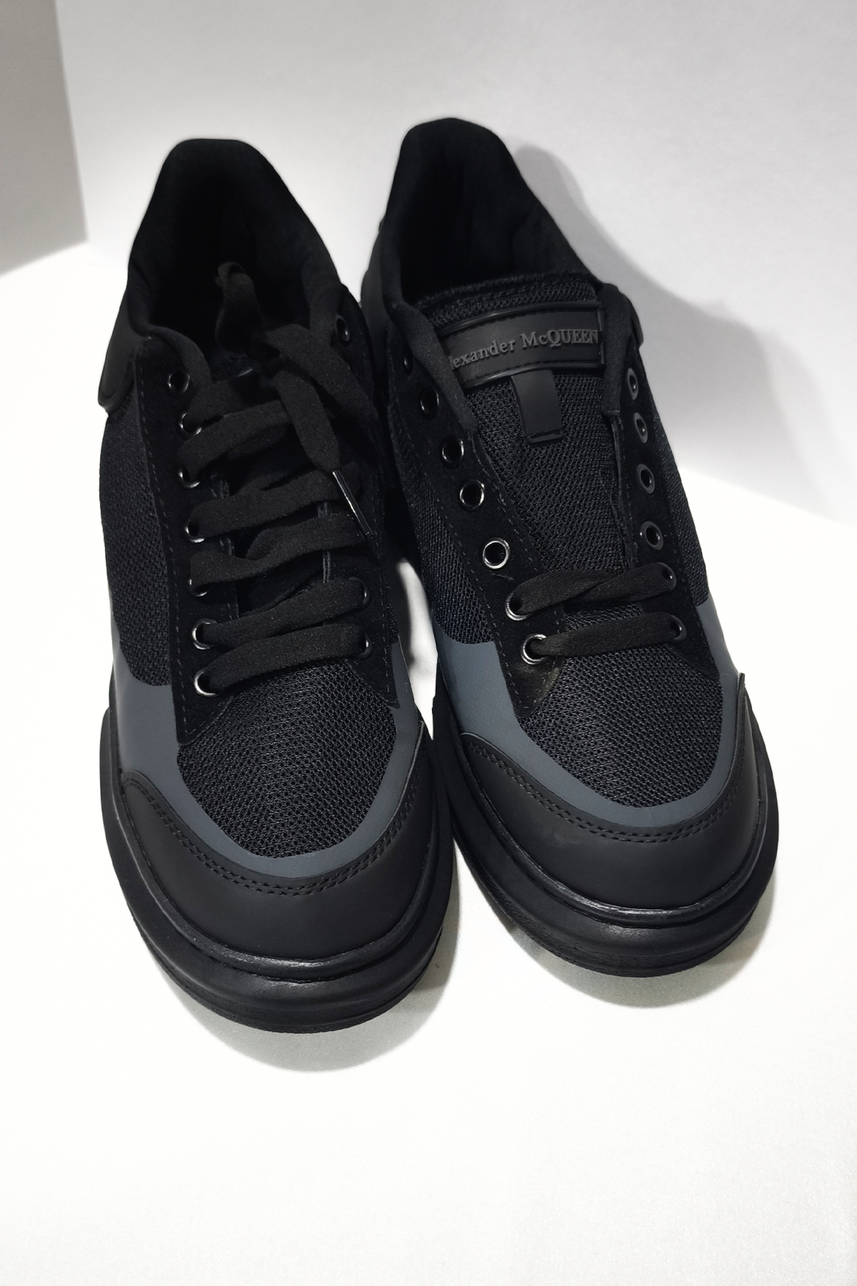 Siyah Kalın Tabanlı Erkek Spor Ayakkabı – Rahat Taban, Günlük ve Şehir Stiline Uygun