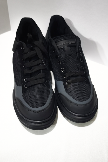 Siyah Kalın Tabanlı Erkek Spor Ayakkabı – Rahat Taban, Günlük ve Şehir Stiline Uygun