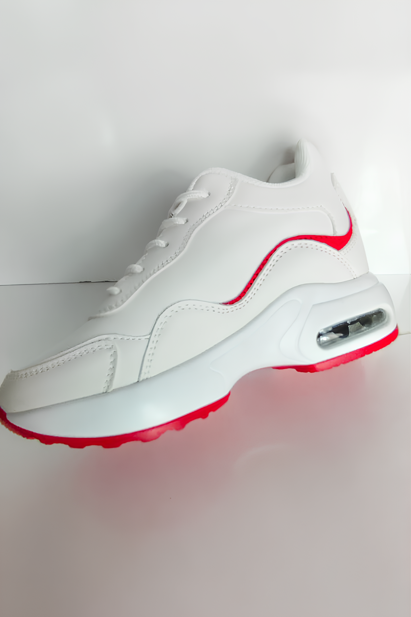 Unisex Beyaz Kırmızı Spor Ayakkabı – Konforlu ve Şık