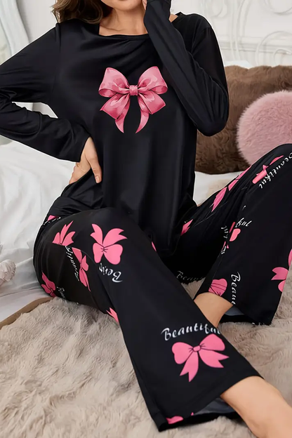 Şık ve Rahat Siyah Kadın Pijama Takımı - Kelebek Desenli ve Yay Detaylı Tasarım