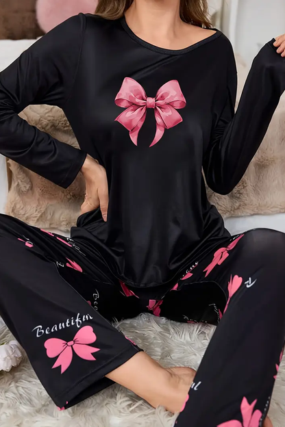 Şık ve Rahat Siyah Kadın Pijama Takımı - Kelebek Desenli ve Yay Detaylı Tasarım