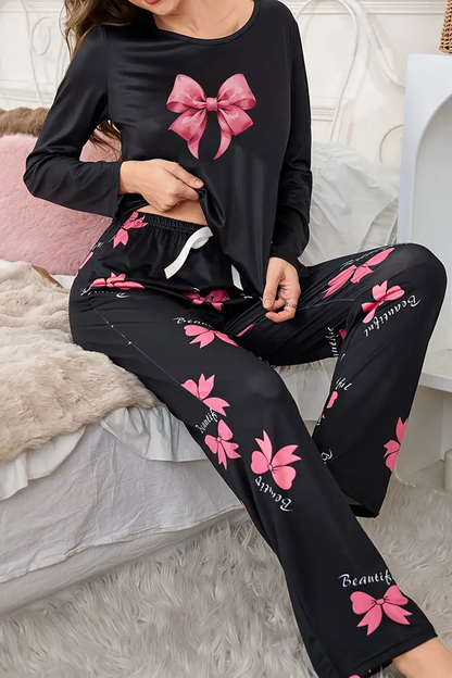 Şık ve Rahat Siyah Kadın Pijama Takımı - Kelebek Desenli ve Yay Detaylı Tasarım