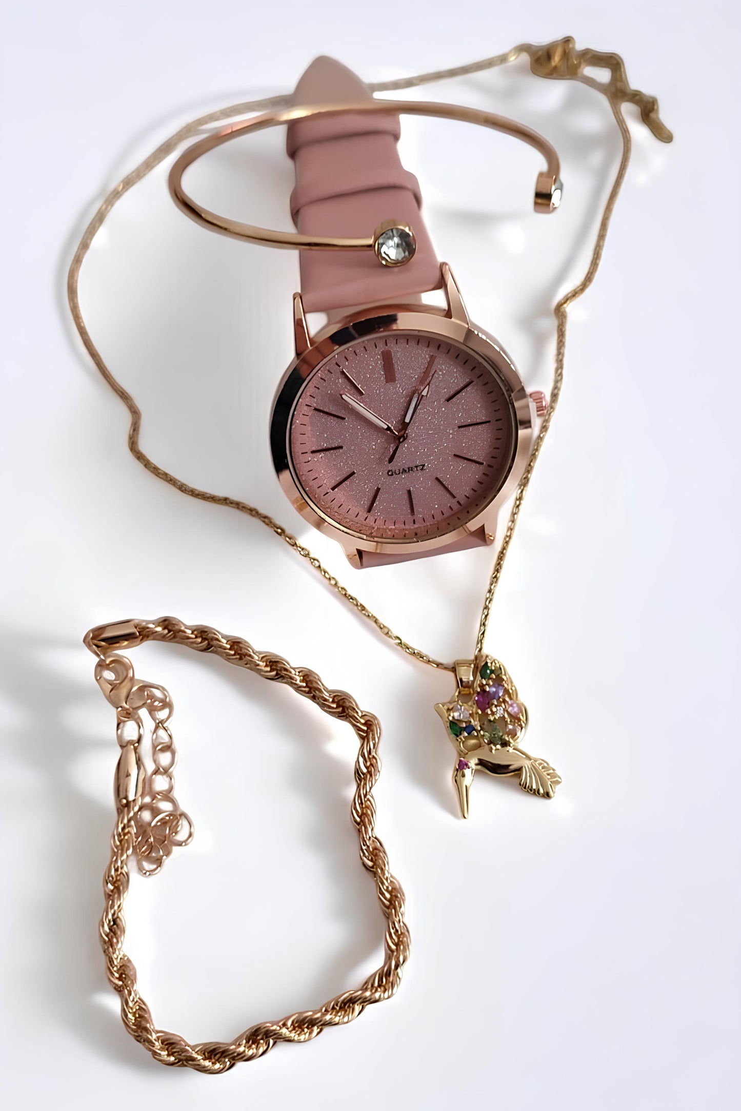 Pembe Renk Kadın Saat ve Takı Seti – Şık Kolye, Bileklik ve Bilezik Kombini