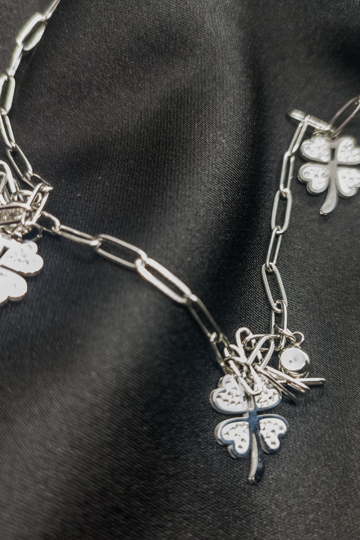 Şans Getiren Yonca Çelik Kolye