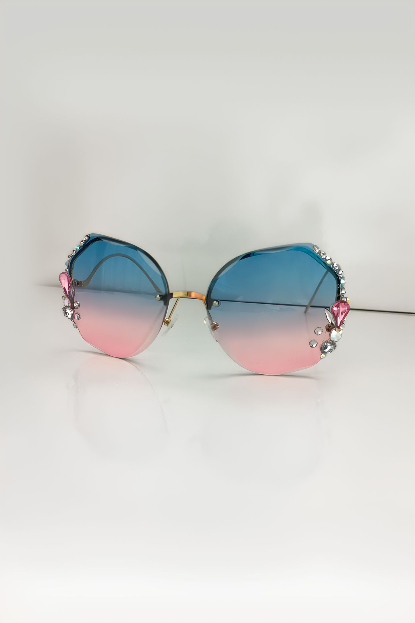 Mavi ve Pembe Renkli, Metal Çerçeveli Kadın Güneş Gözlüğü