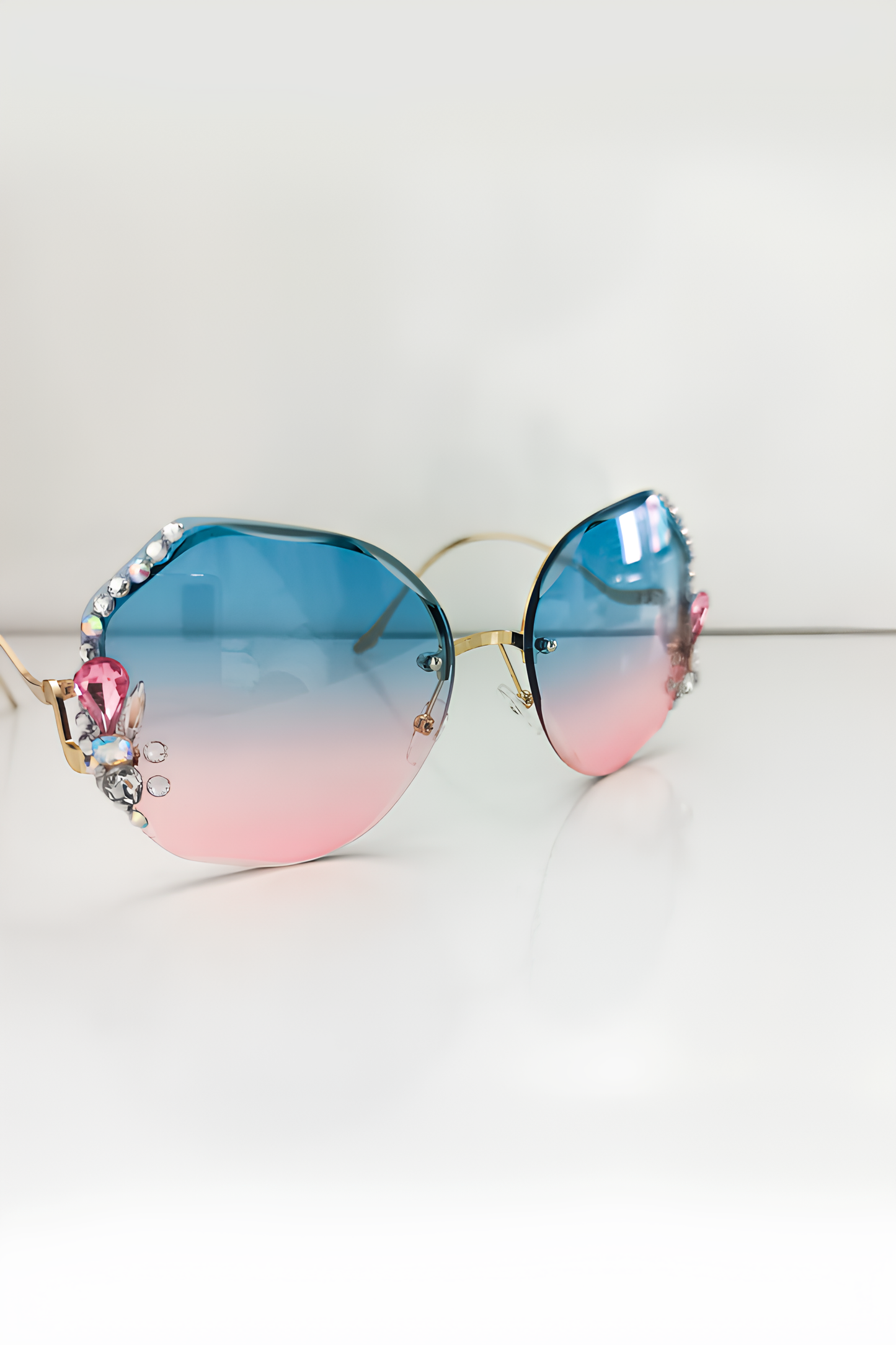 Mavi ve Pembe Renkli, Metal Çerçeveli Kadın Güneş Gözlüğü
