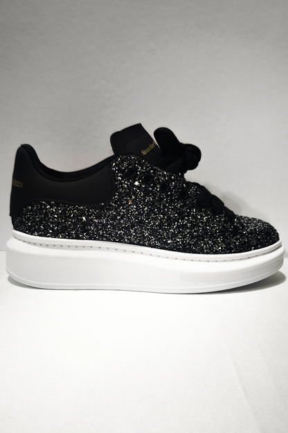 Işıltılı Siyah Taş Detaylı Kadın Spor Ayakkabı – Kalın Taban, Günlük ve Şık Kullanım