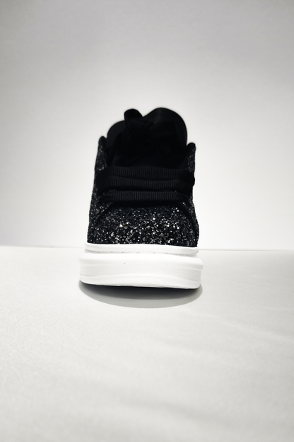 Işıltılı Siyah Taş Detaylı Kadın Spor Ayakkabı – Kalın Taban, Günlük ve Şık Kullanım