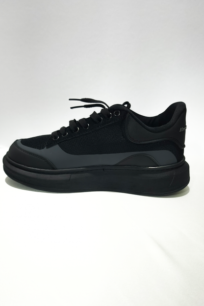 Siyah Kalın Tabanlı Erkek Spor Ayakkabı – Rahat Taban, Günlük ve Şehir Stiline Uygun